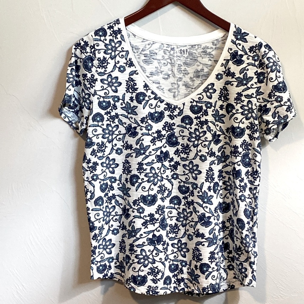 Gap V-Neck Easy T